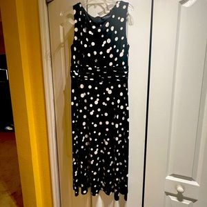 Long casual polkadot black n white dress